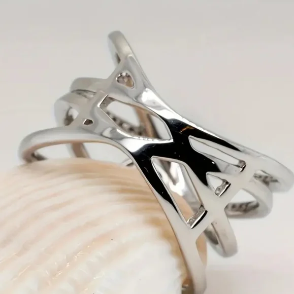 🐎 Beautiful BlueTopaz CZ Ring Sz 6 - Picture 2 of 3